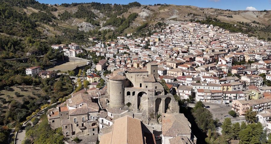 Cento abitanti attori per un giorno: Oriolo protagonista dello spot di Visit Italy